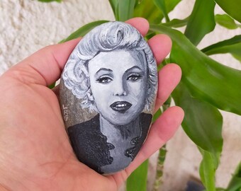 Peinture sur galet - Marilyn Monroe - home decor - vintage - anniversaire - noël - original naturel