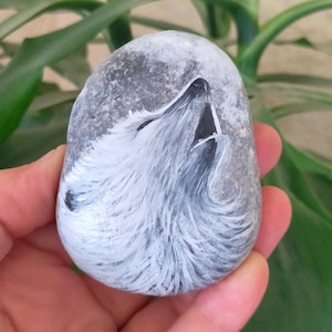 painted pebble wolf, painting on natural pebble, gift idea, original and unique decoration, birthday, Christmas