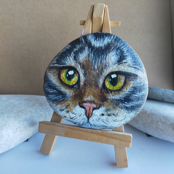 Tête de chat peint sur galet naturel - idée cadeau pour anniversaire et fêtes - animaux  home decor - fanart - déco originale