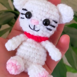 white cat keychain, gris-gris, original and unique decoration for handbag or backpack.