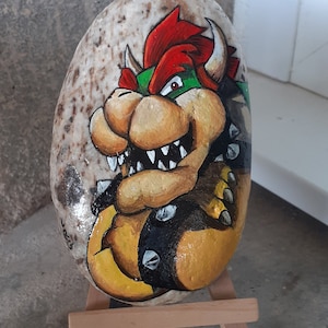 Bowser auf Naturkiesel gemalt - Geschenkidee für Geburtstage und Feiertage - Wohndeko - Fanart - originelle Dekoration für Kinder und Erwachsene