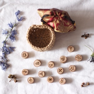 Ensemble de 13 runes de sorcière (mini) // Divination, prédication, cadeau spirituel