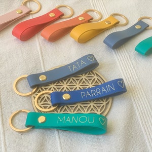 Porte clés personnalisé en Cuir PU - porte clefs, famille - cadeau - papa, maman, papi, mamie, tonton, tata, parrain, marraine