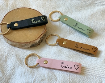 Porte clé personnalisé en Cuir PU - porte clef famille - cadeau - papa, maman, papi, mamie, tonton, tata, parrain, marraine