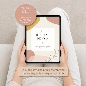 Peut inclure: Une tablette numérique affiche la couverture d'un journal intitulé "Mon JOURNAL DE PMA". Le design comprend des formes abstraites beiges, roses et jaunes et des dessins au trait. La tablette affiche également "PRINTABLE PDF" et "À IMPRIMER OU À UTILISER SUR IPAD".