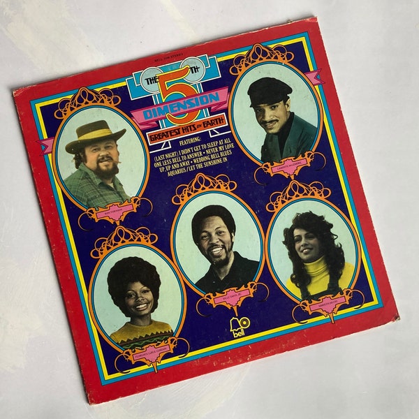 The 5th Dimension ‘The Greatest Hits On Earth’ on a stereo Arista LP.
