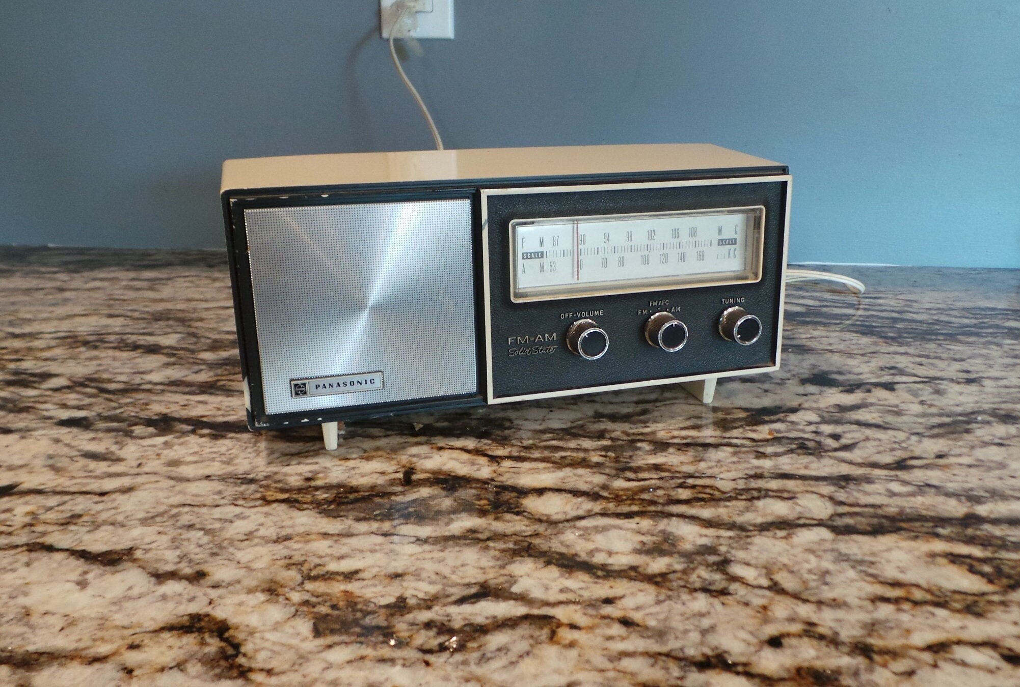 70's Panasonic™ RE-6137 Am/fm-ing Table Top Radio. - Etsy 70's Panasonic™ RE-6137 Am/fm-ing Table Top Radio. - Etsy