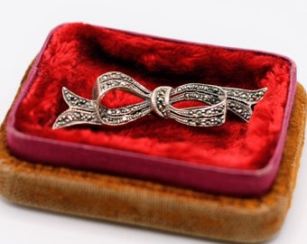 Vintage bow-shaped marcasite brooch