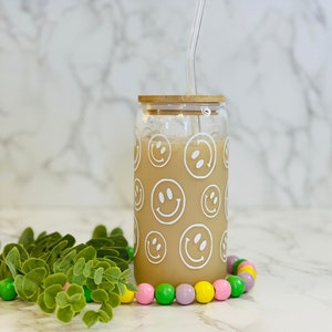 Melted Smiley Face Iced Coffee Glass Cup, Soda Can Glasses 16Oz Glass Cups  With Smiley Faces, Bamboo With Reusable Straw