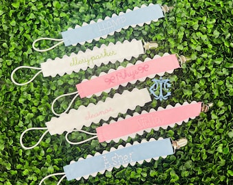 Monogrammed Pacifier Clip, Personalized Paci clip, Paci Holder, Baby Gift, Baby Shower Gift, Embroidered Paci Holder with Clip