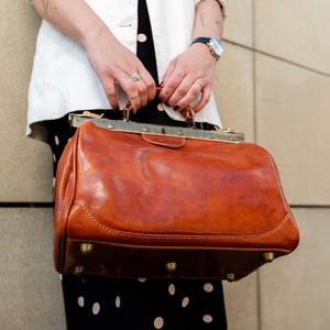 Leather doctor bag brown, vintage Gladstone bag, medical bag, midwife bag, Leder Arzttasche, Vintage Umhängetasche, gift for her