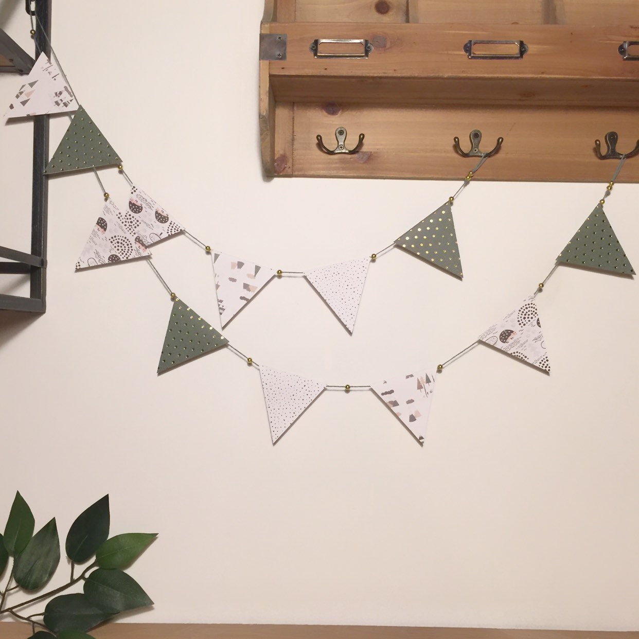 Guirlandes de Fanions Multicolores en Papier et Perles Dorées, Imprimés Hérissons Petits Pois