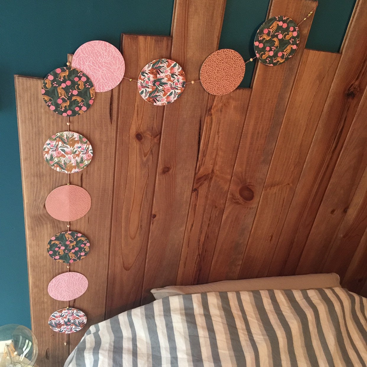 Guirlande Verticale de Ronds en Papier, Doré Imprimés Animaux, Jungle et Feuilles