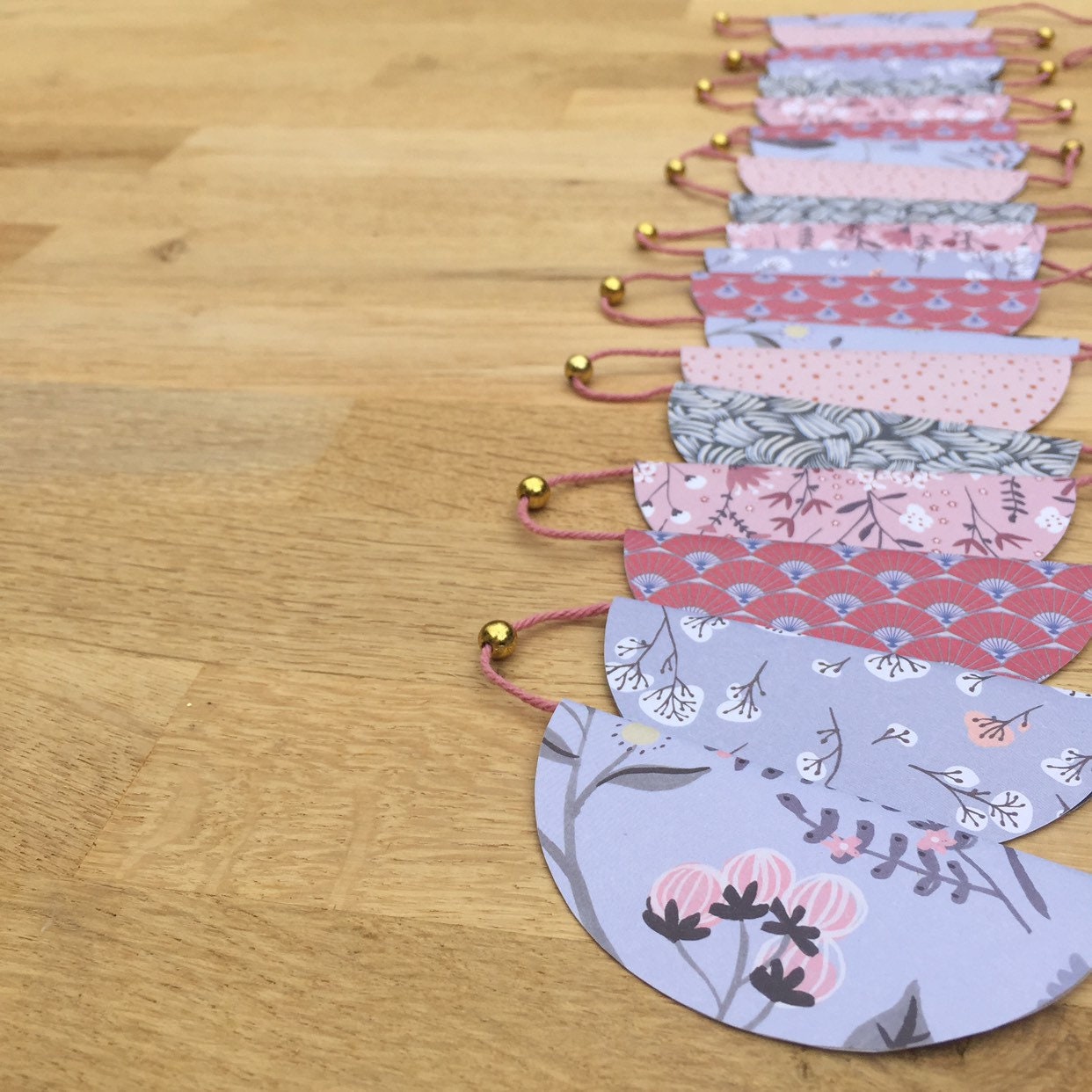 Guirlandes de Demi-Lunes en Papier et Perles Dorées, Imprimés Fleurs