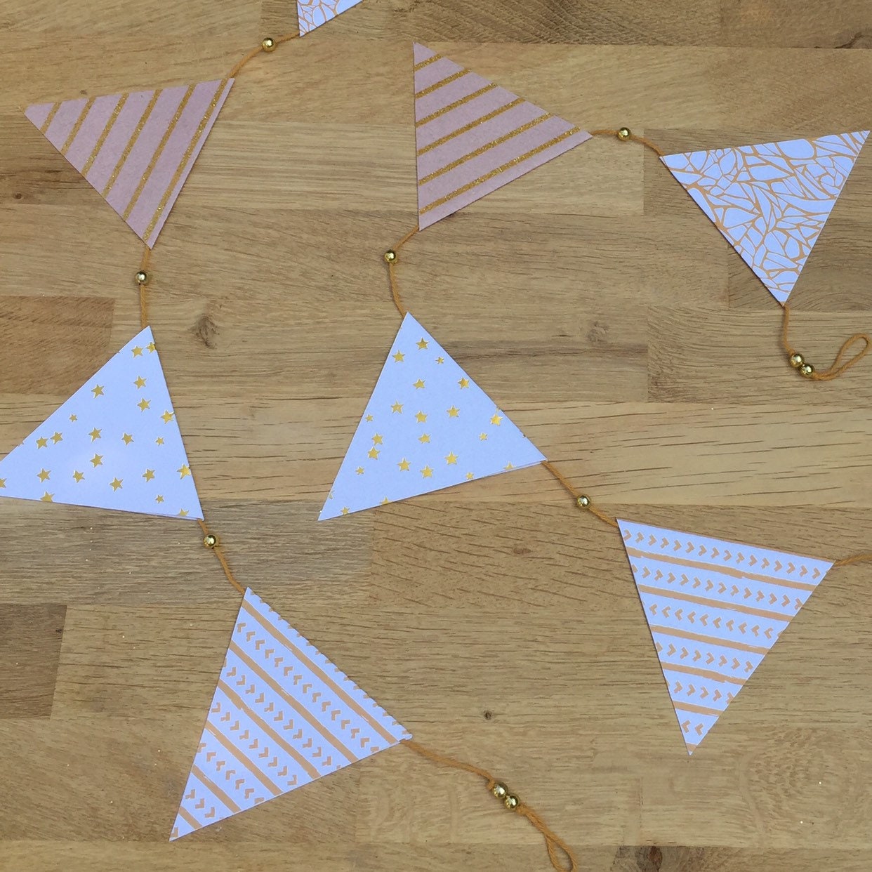 Guirlande de Fanions Multicolores en Papier et Perles Dorées, Imprimés Géométriques Etoiles avec Ref