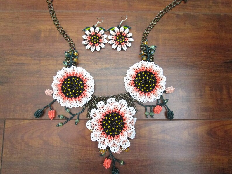 bead necklace Sunflower flower jewelry boho necklace seed bead necklace Beaded Necklace vintage necklace sunflowers necklace
