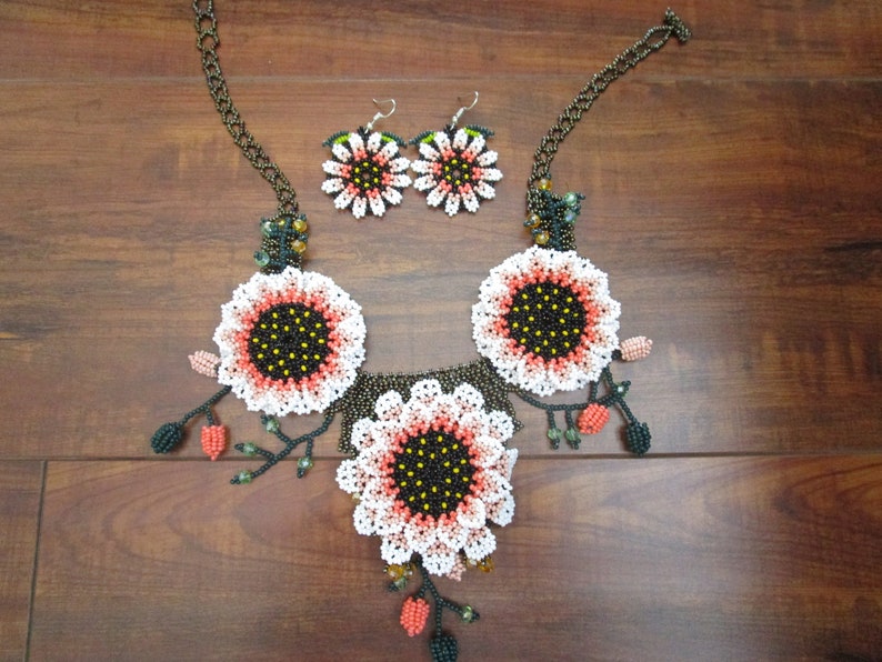 bead necklace Sunflower flower jewelry boho necklace seed bead necklace Beaded Necklace vintage necklace sunflowers necklace