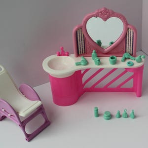 Barbie Hair Salon With Mirror, Drawers, Accessories and Chair - Vintage Barbie - Mattel - Playset