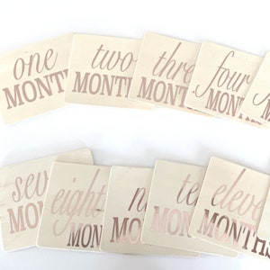 Cartes d'étape mensuelles pour bébé | de bébé en bois « Milestone » | Accessoire jalon en vinyle | Idée bébé du mois | Cadeau nouveau-né | Cadeau baby shower