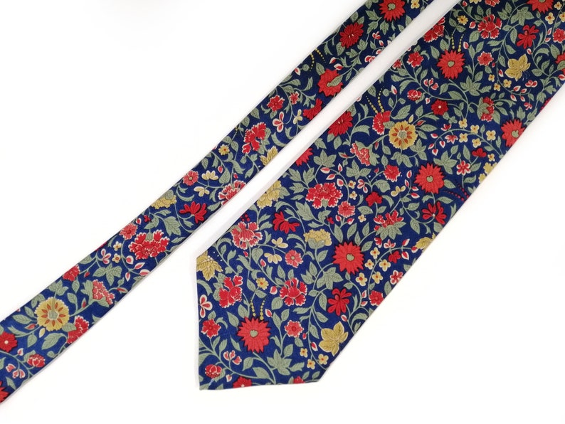 Navy floral tie Wedding necktie for men Blue and red silk tie for floral wedding Vintage necktie with red flower pattern