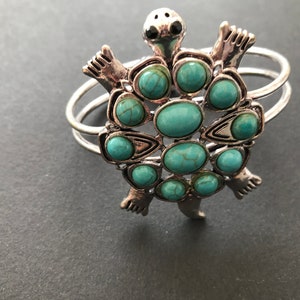 Vintage Silver Tone Faux turquoise Turtle Hinged Clamper Cuff Bracelet, Tortoise Bangle.