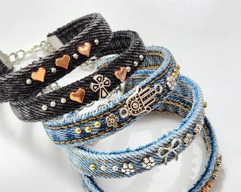 Armband av återvunnet denim.