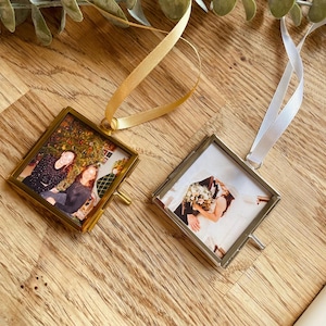 Mini Metal Photo Frame: Elegant Gold or Silver Keepsake (5x5cm)