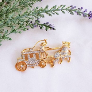 Vintage Wagenwagen Buggy Western Cowboy Man Reiter Klare Strass Figur Gold Ton Brosche Anstecknadel Reiter Pferde Pferde