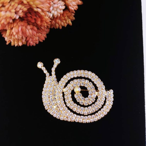 Vintage Snail slug shell Prong Set crystal Rhinestone stones  Figural Brooch Pin gold Tone Garden