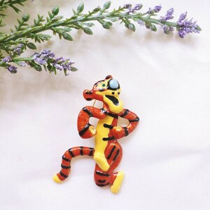 Vintage Tigger Tiger Cat Winnie The Pooh Bear Cartoon show Character Enamel gold tone Brooch Pin Body Moves Dances