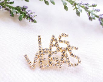 Vintage Las Vegas Capitol Letters Casino Poker Gamble Night Life Lights Party Gold Tone prong set Rhinestone Brooch pin