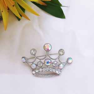 Vintage 2.5&quot; Jeweled Royal Crown Royalty Queen King Silver tone clear rhinestones Borealis crystal brooch pin Prince Princess Coronation