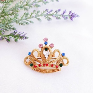Vintage Jeweled Royal Crown Royalty Queen King gold tone emerald Green Blue Pink red clear rhinestones brooch pin Prince Princess Coronation