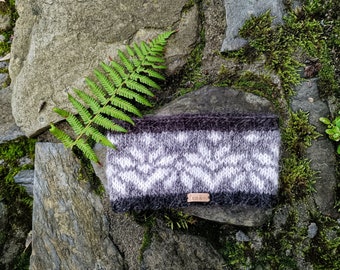 Dark grey -white Afmæli pattern band • Handknitted with <3 from 100% icelandic wool Léttlopi!