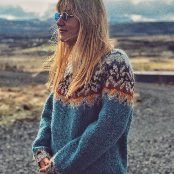 Beautiful Icelandic LOPAPEYSA Afmæli • Iceland’s famous wool sweater • 100% icelandic wool Léttlopi • M size