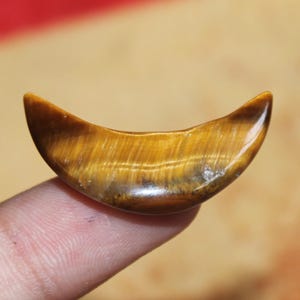 Natural Tiger Eye Gemstones-Beatiful Moon Shape Tiger Eye Use For Jewellery, Necklace, Decoration