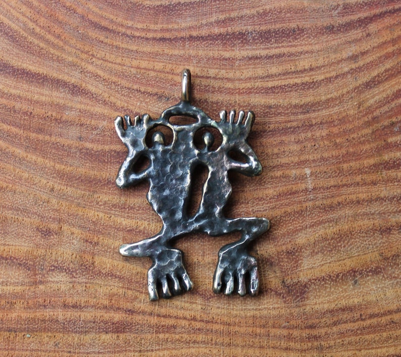 Bronze necklace frog pendant