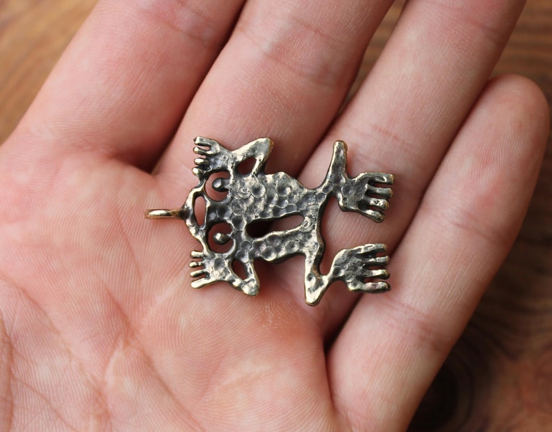 Bronze necklace frog pendant