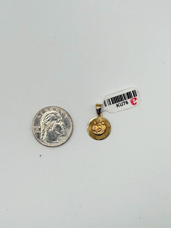 Appealing 14k Solid Gold Circle-Shaped Family Pen… - image 2