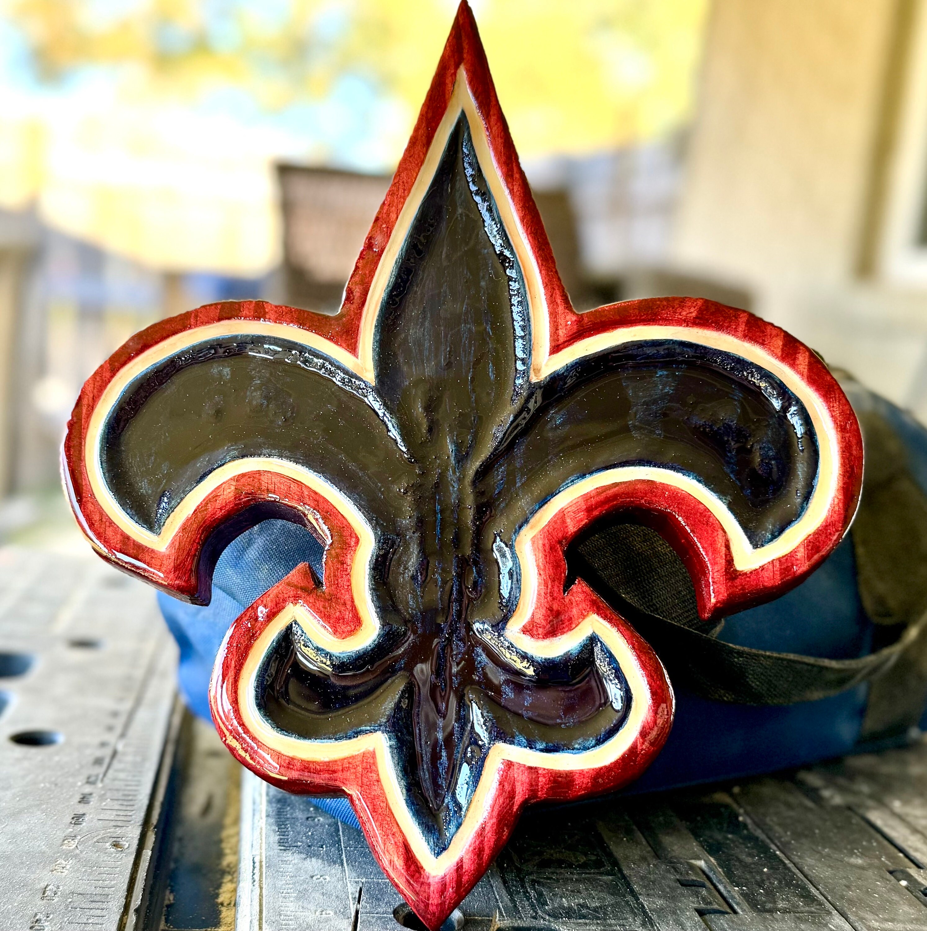 New Orleans Saints Fleur De Lis Wooden Sign: Team Spirit 