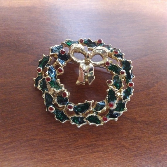 Pretty Christmas Wreath Holly With Gold Bow Brooch Pin - Etsy