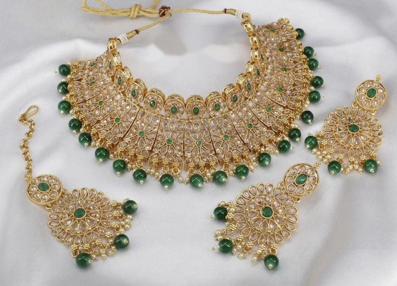 Kundan Jewelry,
Hasli Necklace,
Indian Necklace,
Punjabi Jewelry,
Bollywood Jewelry,
Pakistani Choker,
Sabyasachi Jewelry,
Sabyasachi Choker
Statement Necklace,
Sabyasachi,
Sabhyasachi Jewelry
Punjabi Necklace,
Designer Jewelry
Gold Jewelry Set,