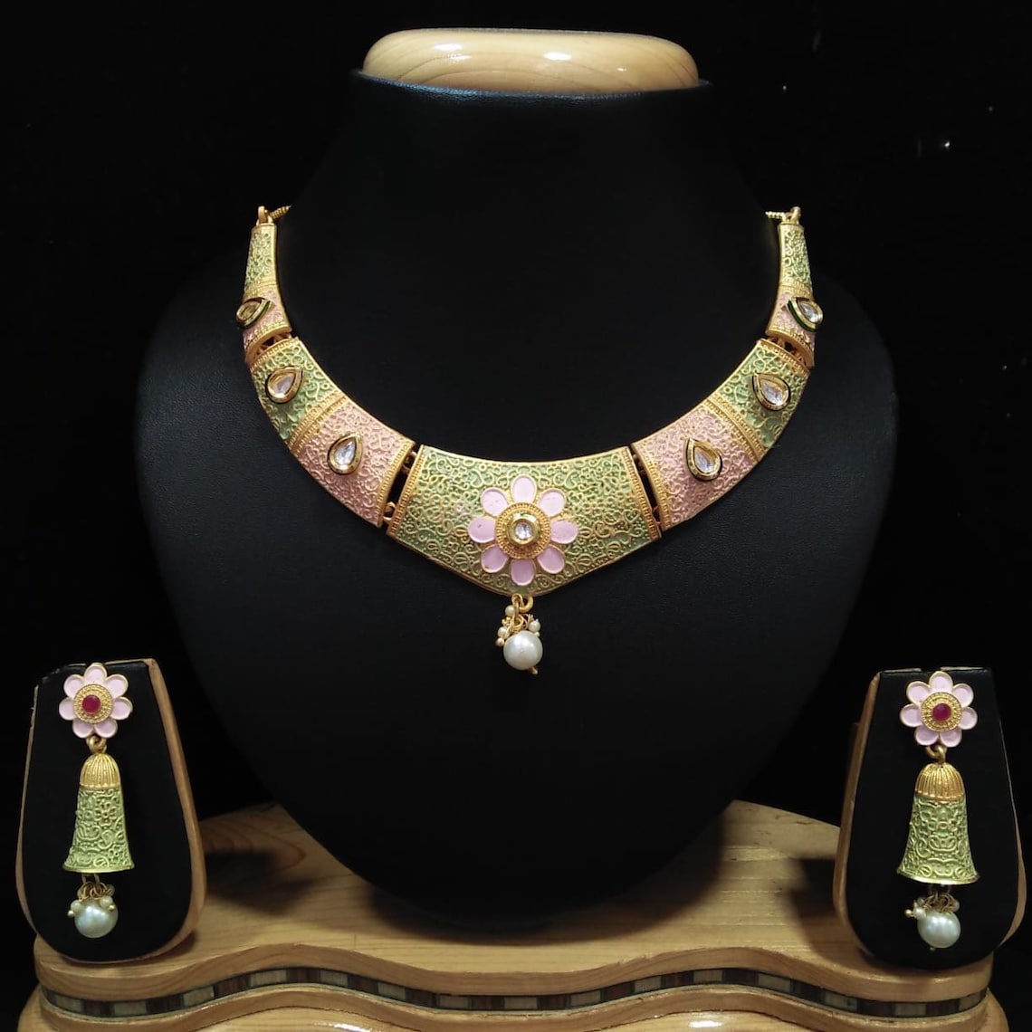 hasli choker