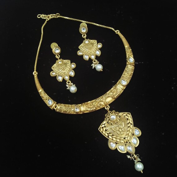 Antique Gold Necklace Jewelry/ Gold 