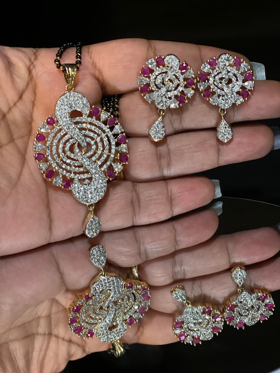 Light weight diamond pendant set discount