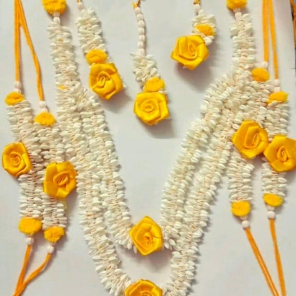 Flower Choker/ Indian Bridal Flower Set/ Haldi Jewelry/ Flower Necklace/ Earring/ Tikka/ Bangles/Flower Jewelry/100% Handmade Jewelry