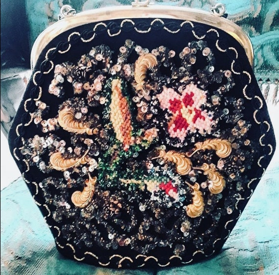 Rare 1930's sequined and embroidered hand bag purs