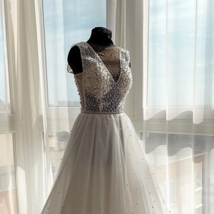 Sleeveless floral pearl wedding dress Bridal gown deep neckline Sparkly wedding dress Corset wedding dress Silhouette wedding gown Superstar