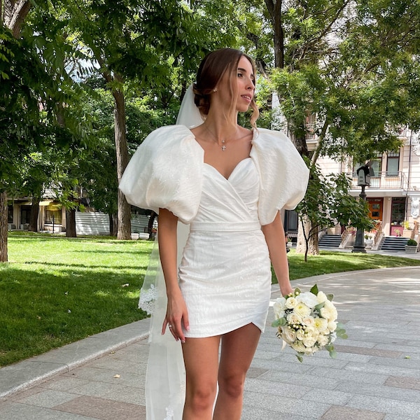 Kurzes Brautkleid mit Puffärmeln Hochzeitskleid mit Schleier Langarm schlichtes Brautkleid