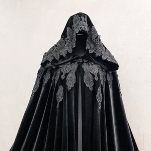 Black cape halloween Velvet Cloak Theater cloak Hooded cloak Halloween clothes Long cape Wizard's Cloak Long velvet cloak Vampire cloak